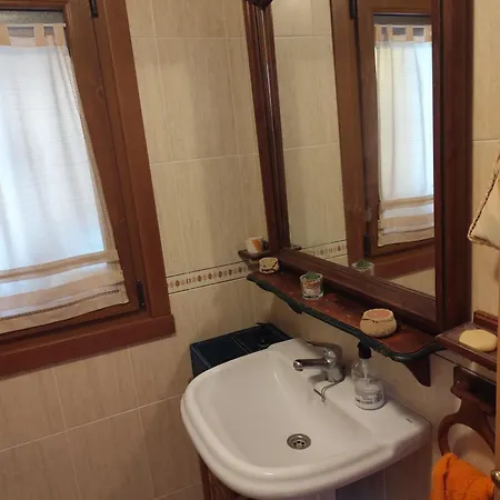 Acogedora Casa Con Jardin Nocleg ze śniadaniem *