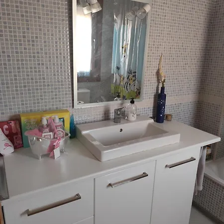 Acogedora Casa Con Jardin *