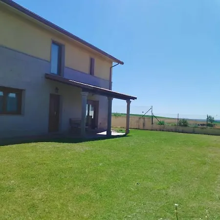 Acogedora Casa Con Jardin Homestay szállás *