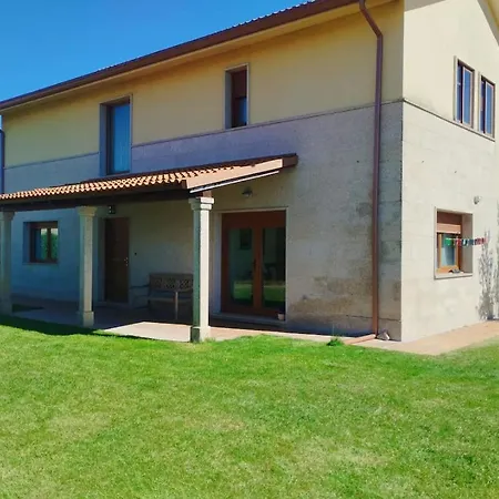 Acogedora Casa Con Jardin Homestay szállás *