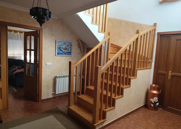 Acogedora Casa Con Jardin Castellanos de Villiquera