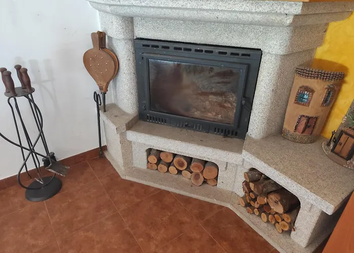 Acogedora Casa Con Jardin Castellanos de Villiquera