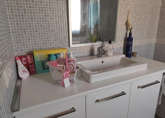 Acogedora Casa Con Jardin Castellanos de Villiquera