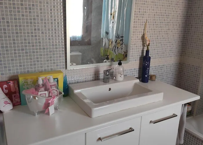 Acogedora Casa Con Jardin *