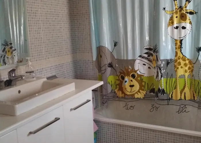 Acogedora Casa Con Jardin *